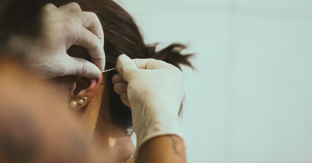 Reasons why it's much better to get a piercing with a needle than a piercing gun